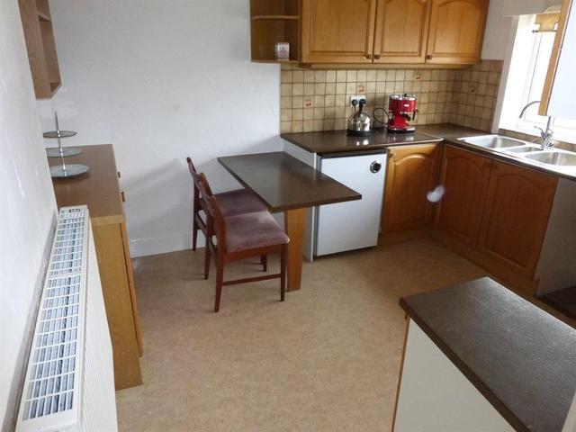  Image of 2 Bedroom Flat  For Sale at Gunton Cliff  Lowestoft, NR32 4PE