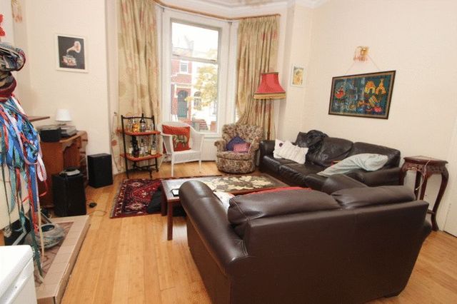  Image of 5 Bedroom Terraced  For Sale at Gunton Road  London, E5 9JS