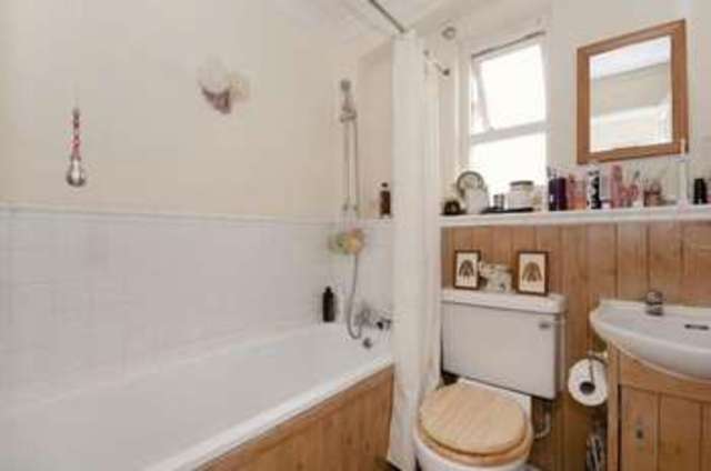  Image of 2 Bedroom Flat  To Rent at Haberdasher Street  London, N1 6ED