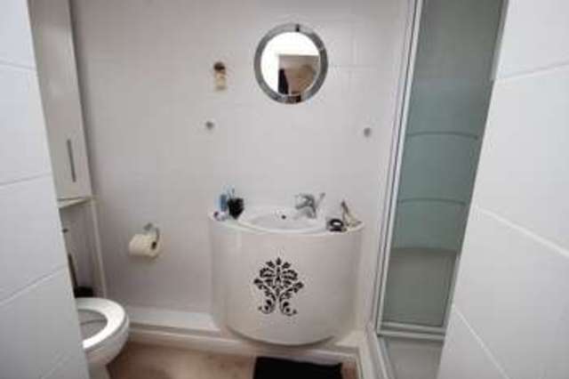  Image of 2 Bedroom Flat  To Rent at Haberdasher Street  London, N1 6ED