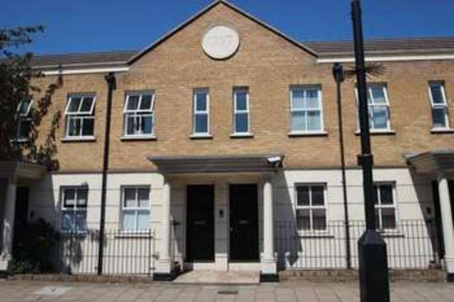  Image of 2 Bedroom Flat  To Rent at Haberdasher Street  London, N1 6ED