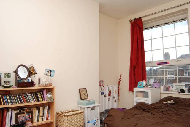  Image of 3 Bedroom Flat  For Sale at Haddo Street  Greenwich, SE10 9SG