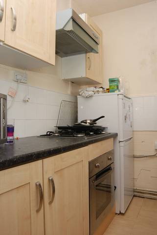  Image of 3 Bedroom Flat  For Sale at Haddo Street  Greenwich, SE10 9SG