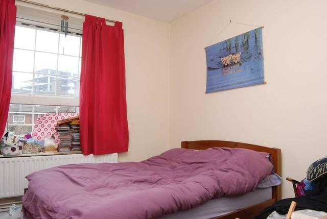  Image of 3 Bedroom Flat  For Sale at Haddo Street  Greenwich, SE10 9SG