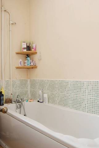  Image of 3 Bedroom Flat  For Sale at Haddo Street  Greenwich, SE10 9SG