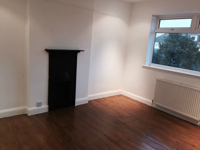  Image of 3 Bedroom Terraced  To Rent at London, CR4 1NW