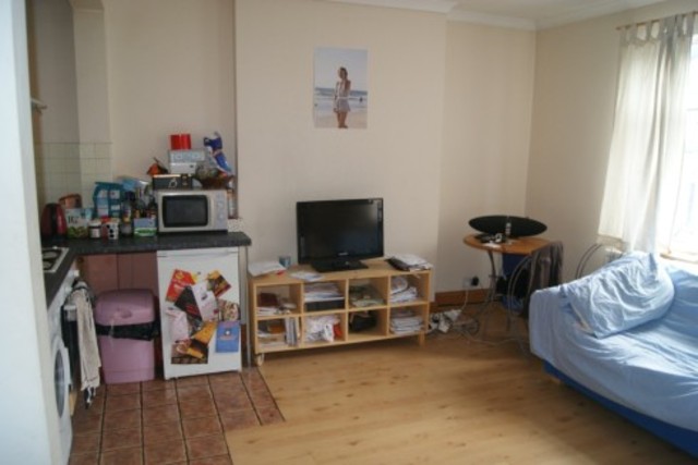  Image of 3 Bedroom End Of Terrace  To Rent at London, SW6 1JT