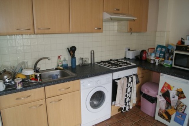  Image of 3 Bedroom End Of Terrace  To Rent at London, SW6 1JT