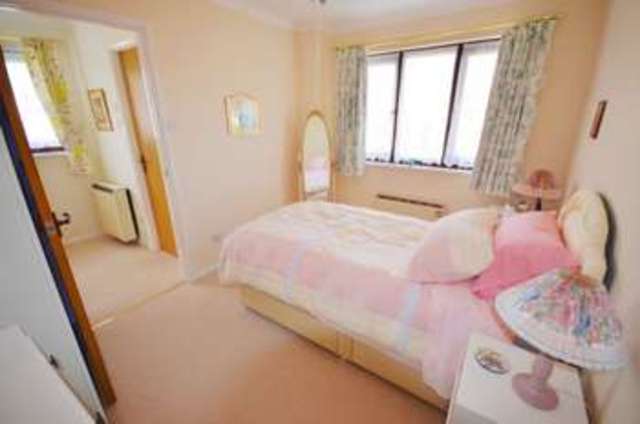  Image of 3 Bedroom Detached  For Sale at Hamilton Grove  Starcross, EX6 8EW