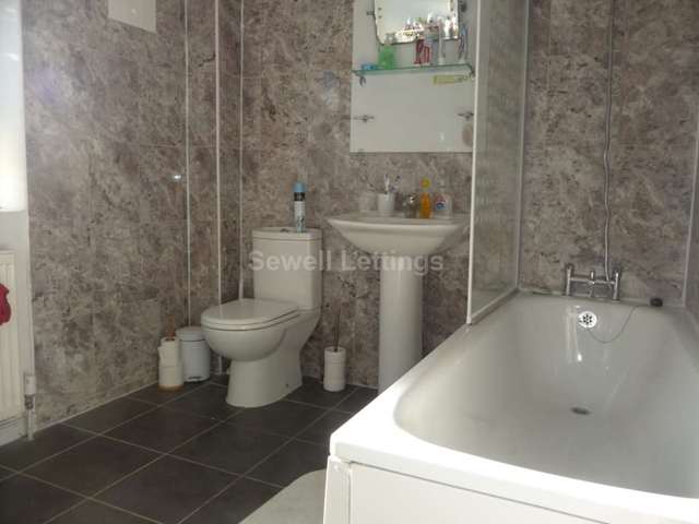  Image of 6 Bedroom Detached  To Rent at Hamilton Road  Reading, RG1 5RE