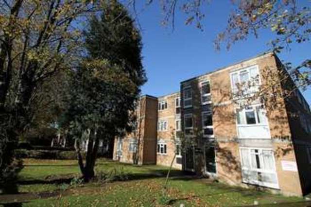  Image of 1 Bedroom Flat  To Rent at Harrow Lodge 28 Eaton Road Sutton, SM2 5EE