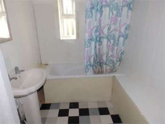  Image of 2 Bedroom Maisonette  To Rent at Hartington Road Southend on sea Southend-on-Sea, SS1 2HR