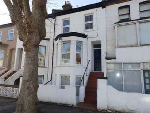  Image of 2 Bedroom Maisonette  To Rent at Hartington Road Southend on sea Southend-on-Sea, SS1 2HR