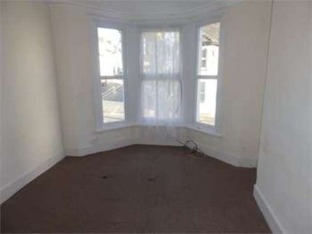  Image of 2 Bedroom Maisonette  To Rent at Hartington Road Southend on sea Southend-on-Sea, SS1 2HR