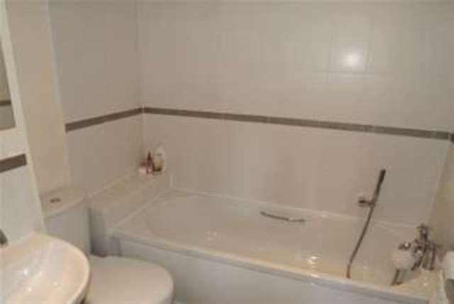  Image of 2 Bedroom Detached  To Rent at Hook, RG27 8WR