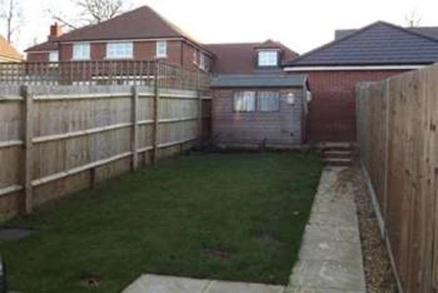  Image of 2 Bedroom Detached  To Rent at Hook, RG27 8WR