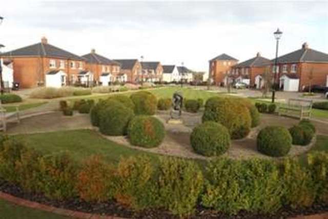  Image of 2 Bedroom Detached  To Rent at Hook, RG27 8WR