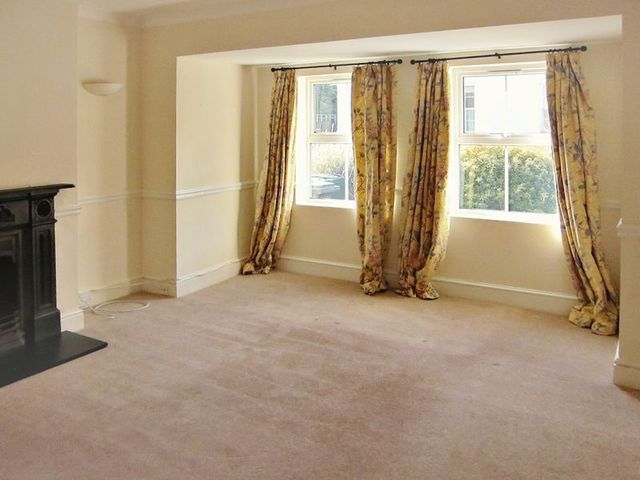  Image of 3 Bedroom Semi-Detached  For Sale at Harvest Road Englefield Green Englefield Green, TW20 0QR