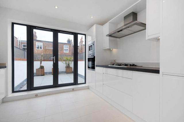  Image of 3 Bedroom Terraced  To Rent at Crouch End  Hornsey, N8 9PA