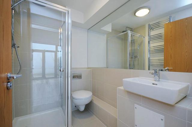  Image of 3 Bedroom Terraced  To Rent at Crouch End  Hornsey, N8 9PA