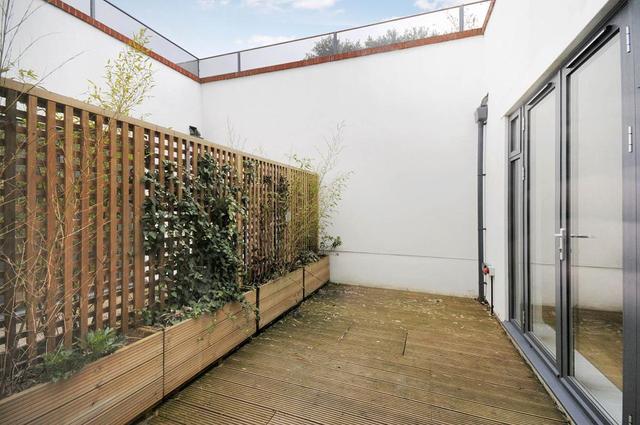  Image of 3 Bedroom Terraced  To Rent at Crouch End  Hornsey, N8 9PA
