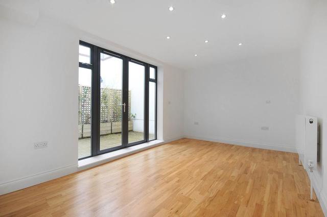  Image of 3 Bedroom Terraced  To Rent at Crouch End  Hornsey, N8 9PA