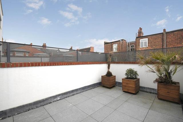  Image of 3 Bedroom Terraced  To Rent at Crouch End  Hornsey, N8 9PA