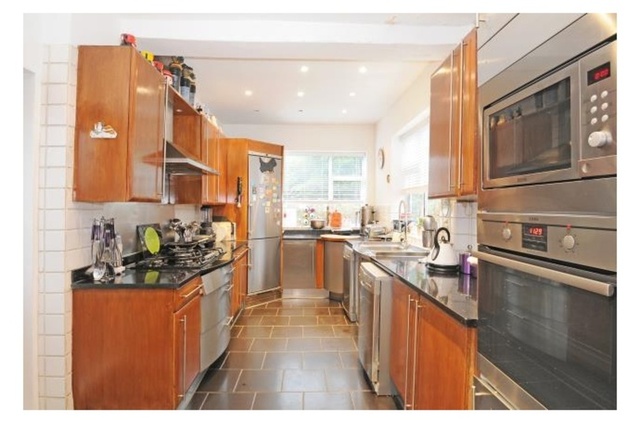  Image of 5 Bedroom Detached  For Sale at FINCHLEY  London, N3 3EA