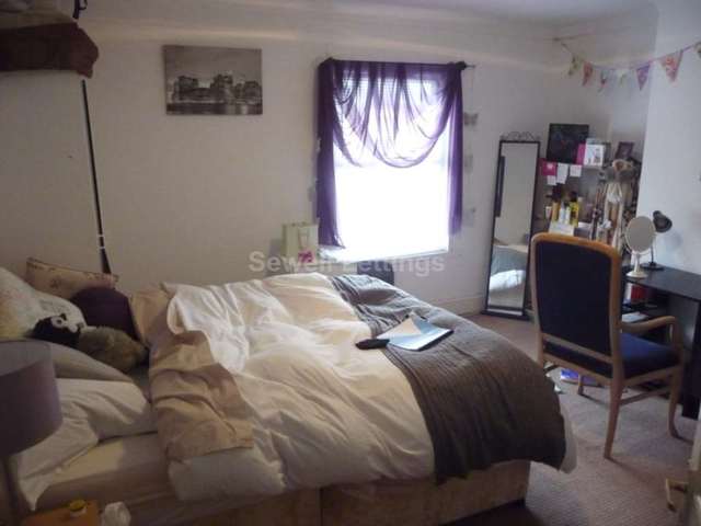  Image of 4 Bedroom Terraced  To Rent at Hatherley Road  Reading, RG1 5QE