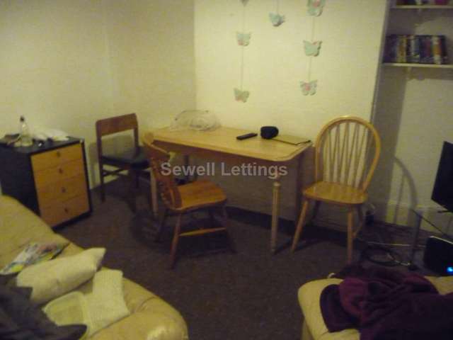  Image of 4 Bedroom Terraced  To Rent at Hatherley Road  Reading, RG1 5QE