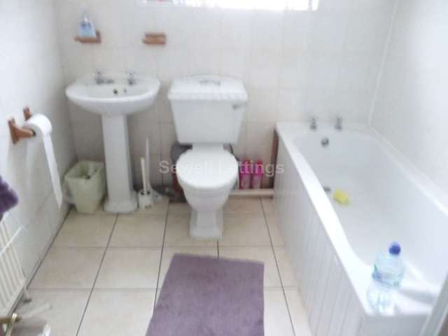  Image of 4 Bedroom Terraced  To Rent at Hatherley Road  Reading, RG1 5QE