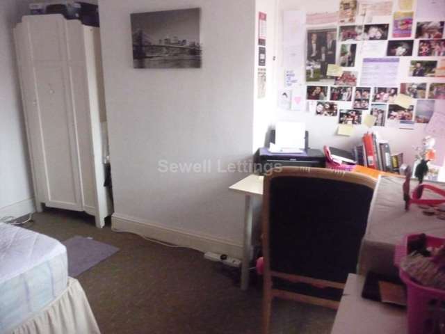  Image of 4 Bedroom Terraced  To Rent at Hatherley Road  Reading, RG1 5QE