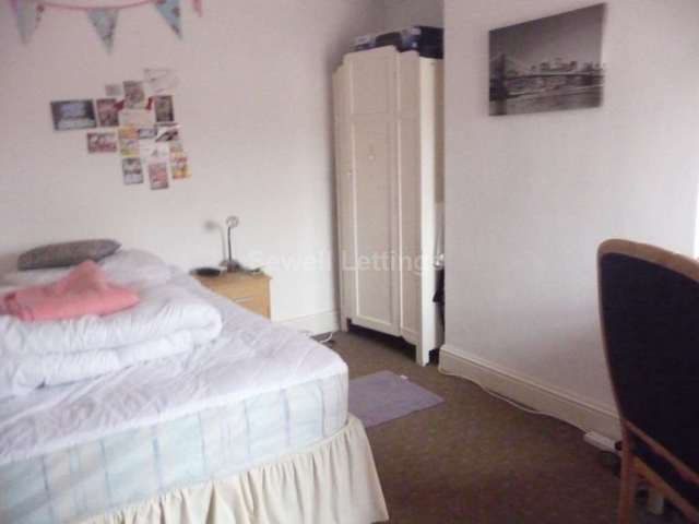  Image of 4 Bedroom Terraced  To Rent at Hatherley Road  Reading, RG1 5QE