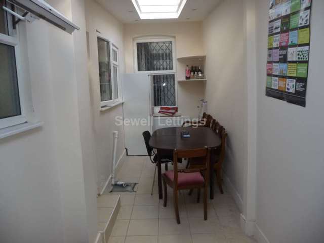  Image of 5 Bedroom Detached  To Rent at Hatherley Road  Reading, RG1 5QA