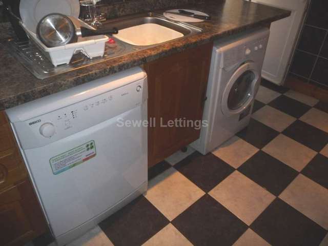  Image of 5 Bedroom Detached  To Rent at Hatherley Road  Reading, RG1 5QA