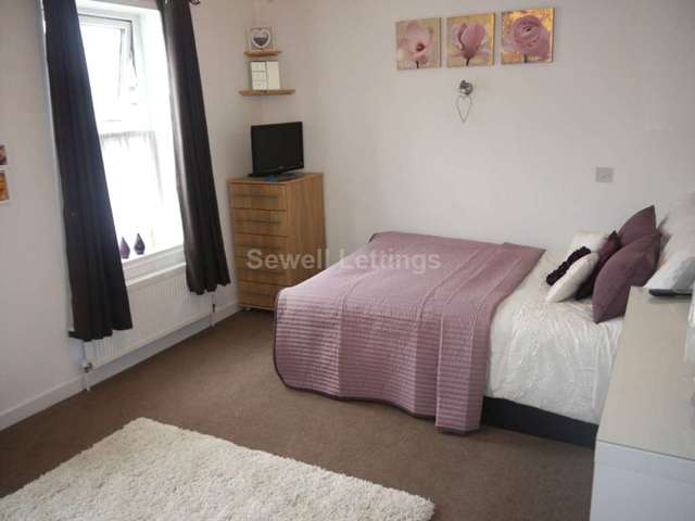  Image of 6 Bedroom Detached  To Rent at Hatherley Road  Reading, RG1 5QA