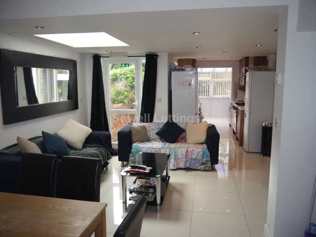  Image of 6 Bedroom Detached  To Rent at Hatherley Road  Reading, RG1 5QA