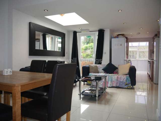  Image of 6 Bedroom Detached  To Rent at Hatherley Road  Reading, RG1 5QA
