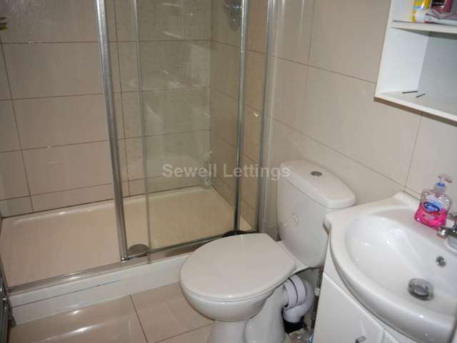  Image of 6 Bedroom Detached  To Rent at Hatherley Road  Reading, RG1 5QA