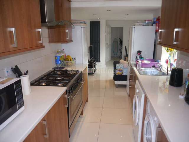  Image of 6 Bedroom Detached  To Rent at Hatherley Road  Reading, RG1 5QA