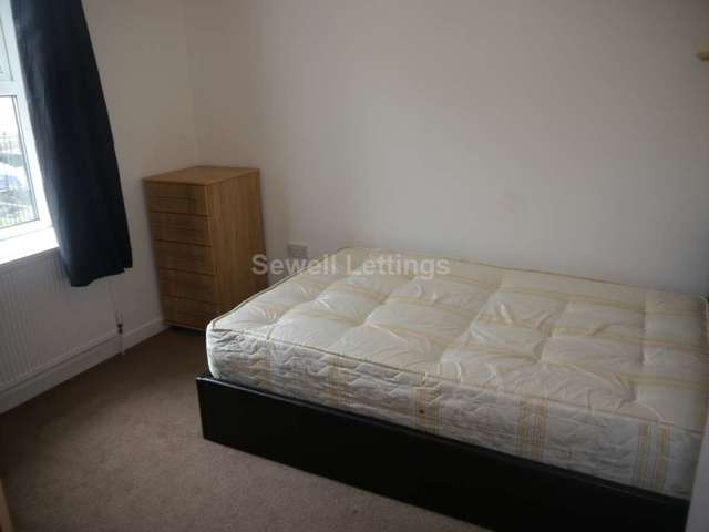  Image of 6 Bedroom Detached  To Rent at Hatherley Road  Reading, RG1 5QA