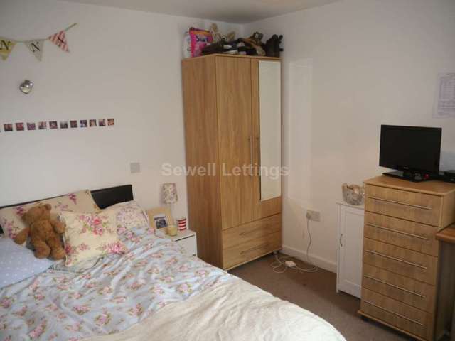  Image of 6 Bedroom Detached  To Rent at Hatherley Road  Reading, RG1 5QA