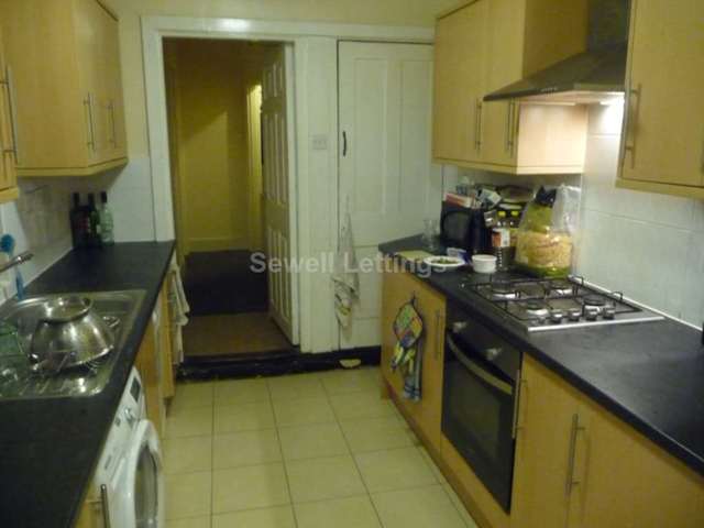  Image of 5 Bedroom Detached  To Rent at Hatherley Road  Reading, RG1 5QA