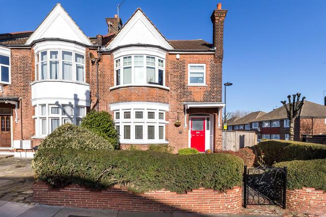 Image of 1 Bedroom Maisonette  For Sale at Hazelwood Lane London London, N13 5HF