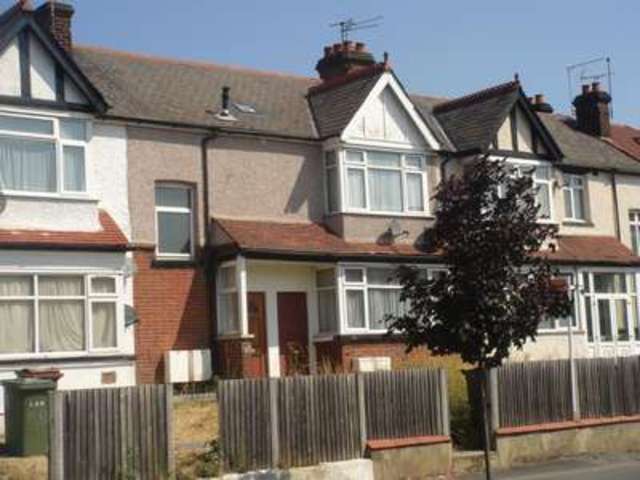  Image of 2 Bedroom Flat  For Sale at Headstone Gardens  Harrow, HA2 6PW