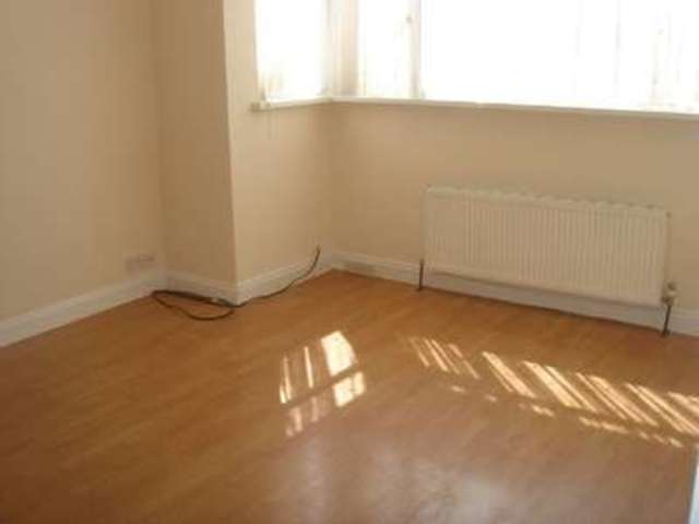  Image of 2 Bedroom Flat  For Sale at Headstone Gardens  Harrow, HA2 6PW