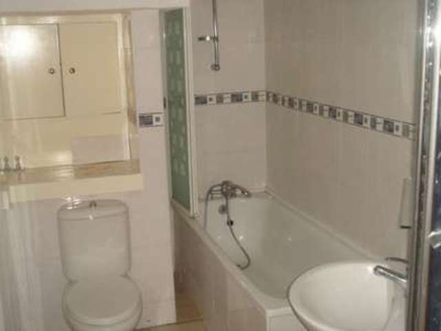  Image of 2 Bedroom Flat  For Sale at Headstone Gardens  Harrow, HA2 6PW