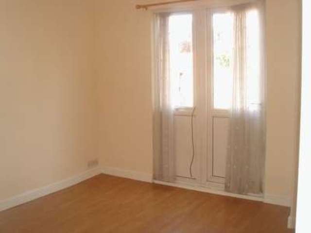  Image of 2 Bedroom Flat  For Sale at Headstone Gardens  Harrow, HA2 6PW