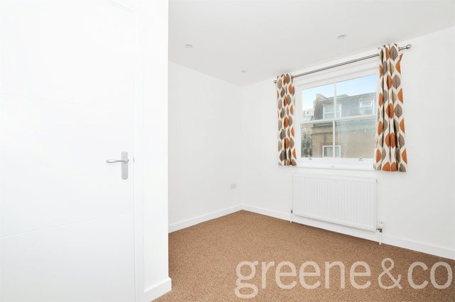  Image of 3 Bedroom Flat  To Rent at London  Old Ford, E3 2HZ