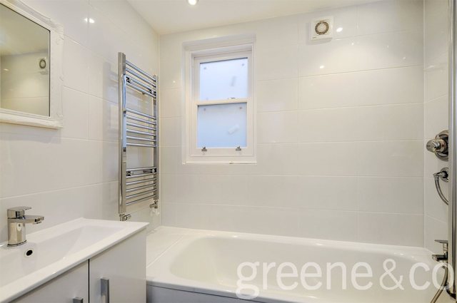  Image of 3 Bedroom Flat  To Rent at London  Old Ford, E3 2HZ